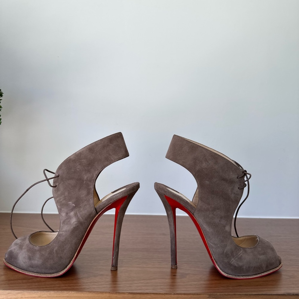 Tan suede Louboutin stiletto